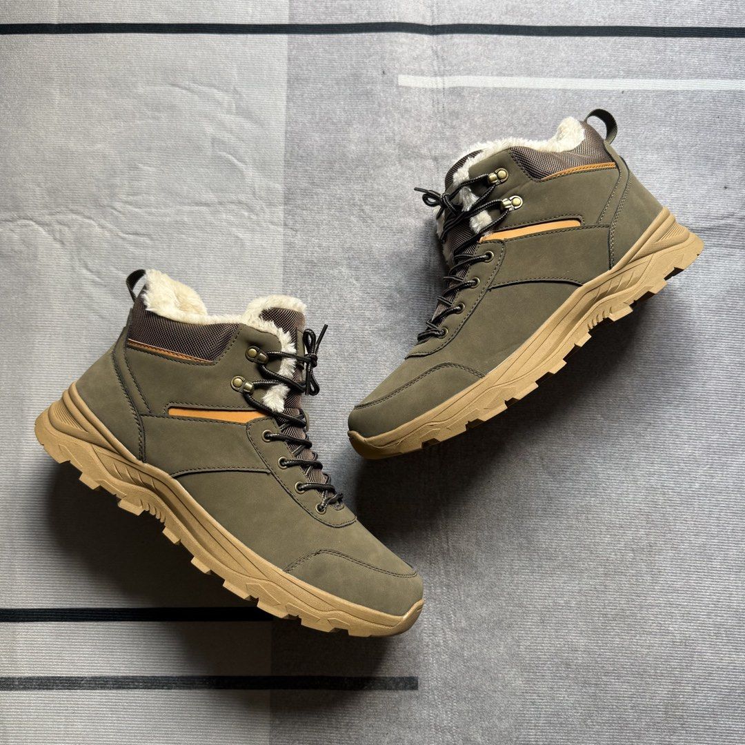 Tan high-top winter hiking boot (Category: Boots) located in Baguio. Submitted by puss_n_boots2600 (Listing ID 1466149626, Image 1). Description: Size Eur 50 32.5 cm via measuring tape No Flaw.