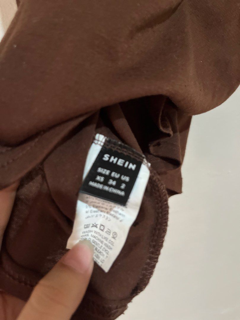 Tank Top Shein (Category: Sleeveless) located in Manila. Submitted by serra_shop (Listing ID 1466114576, Image 3). Description: Shein ₱150 Size: Small Location: Pampanga Courier: J&T.