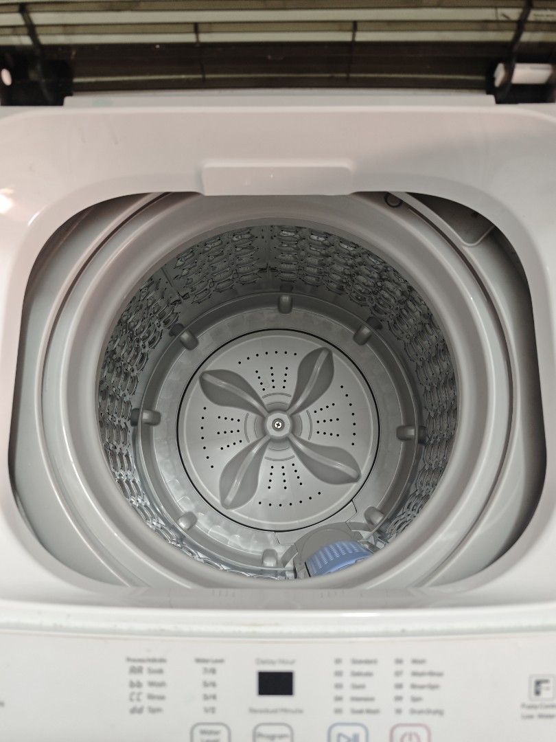 TCL Automatic Washing Machine 6.5kg (Category: Washing Machines and Dryers) located in Santiago. Submitted by jendesu88 (Listing ID 1465971040, Image 2). Description: - TCL Fully Automatic Washing Machine - 6.5kg Washing Capacity - Top Load Design - Multiple Wash Programs - Works Well - Rated Voltage: 220-230V - Rated Frequency: 60Hz RFS: not using anymore after move out No hidden issues and repair history Buyer to pay for delivery fee Pick up in