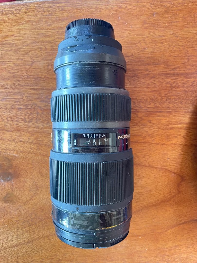 Telephoto Camera Lens with Distance Scale (Category: Lens & Kits) located in Caloocan City. Submitted by nino.xposure24 (Listing ID 1466137098, Image 2). Description: Sigma 70-200mm 2.8 f mount Fast autofocus Issue need cleaning Pero goods padin output Nabili ko 35k Selling price 28k .