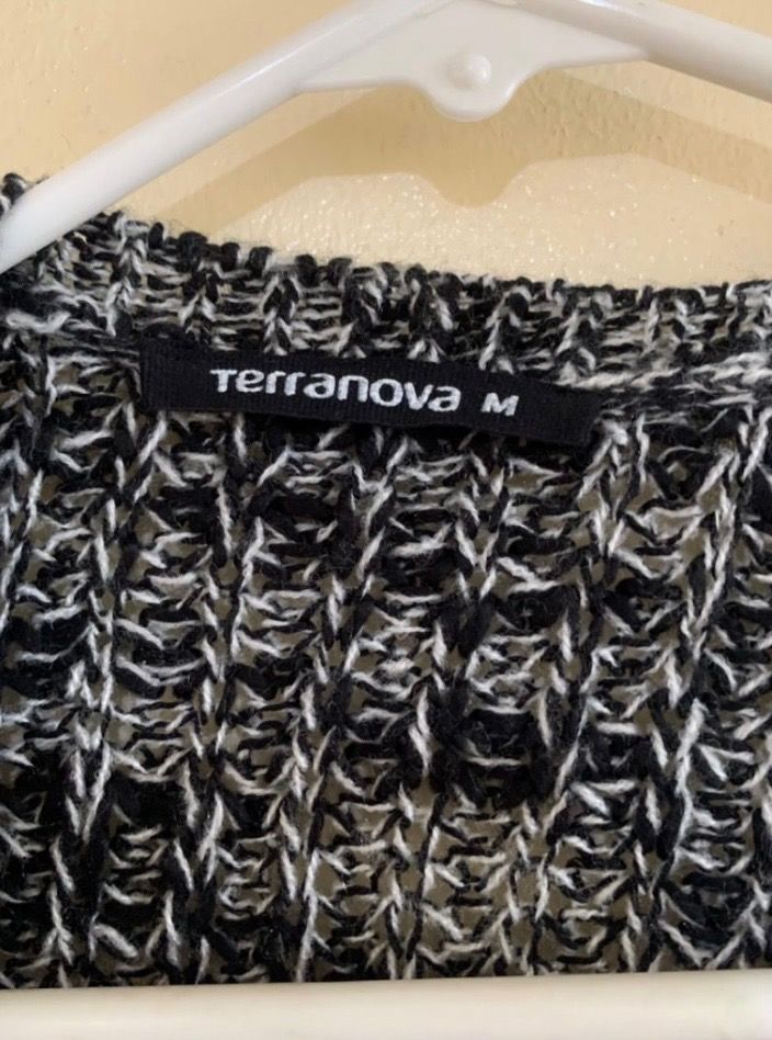 Terranova Knitted Long Cardigan (Category: Coats, Jackets and Outerwear) located in Valenzuela. Submitted by clickandshoppreloved (Listing ID 1466041104, Image 2). Description: Terranova Knitted Long Cardigan Onhand, Original Medium OnTag (35L x 21W) Color : Black (Excellent Condition, Good As New).