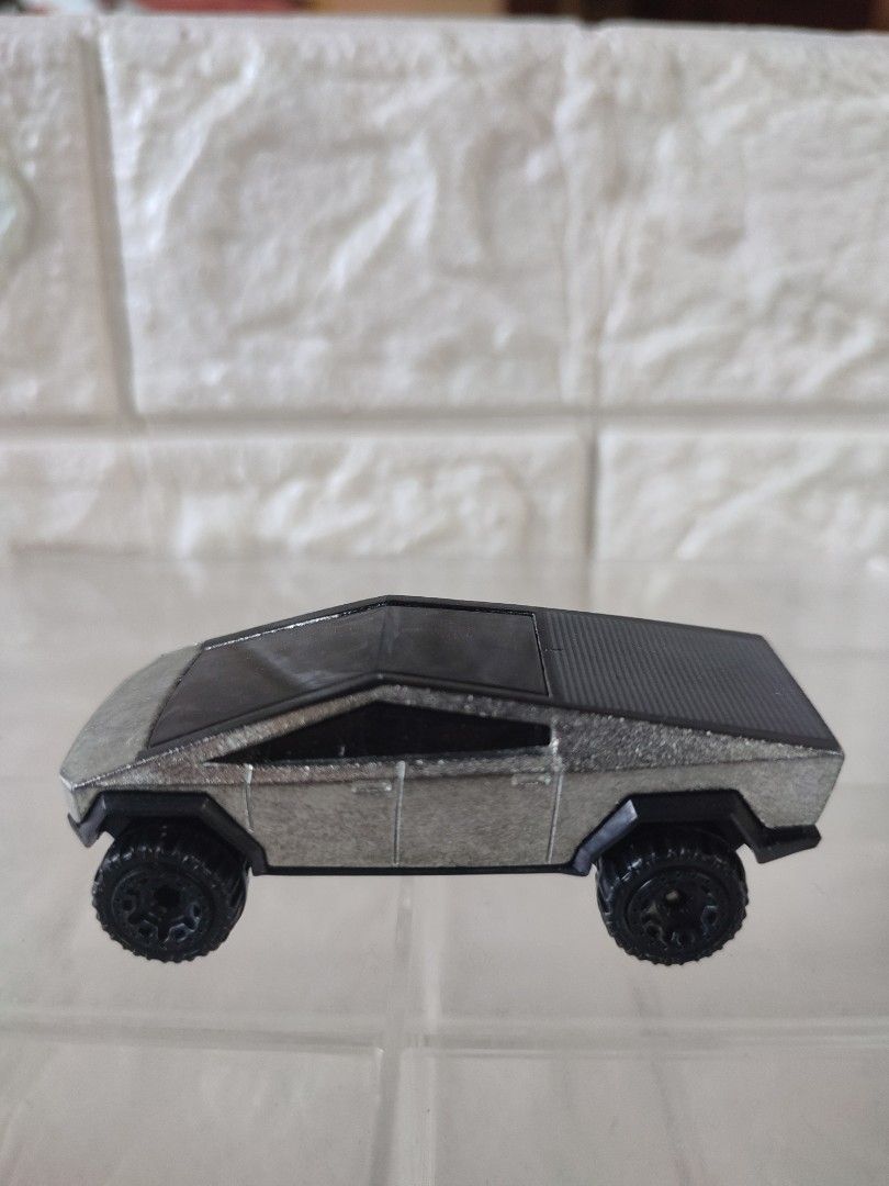 Tesla cybertruck loose hotwheels (Category: Vehicle & Diecast Models) located in Narvacan. Submitted by jigger85 (Listing ID 1465963676, Image 1). Description: 96 percent mint condition bought in UK loc. ilocos sur can ship thru JNT or LBC.