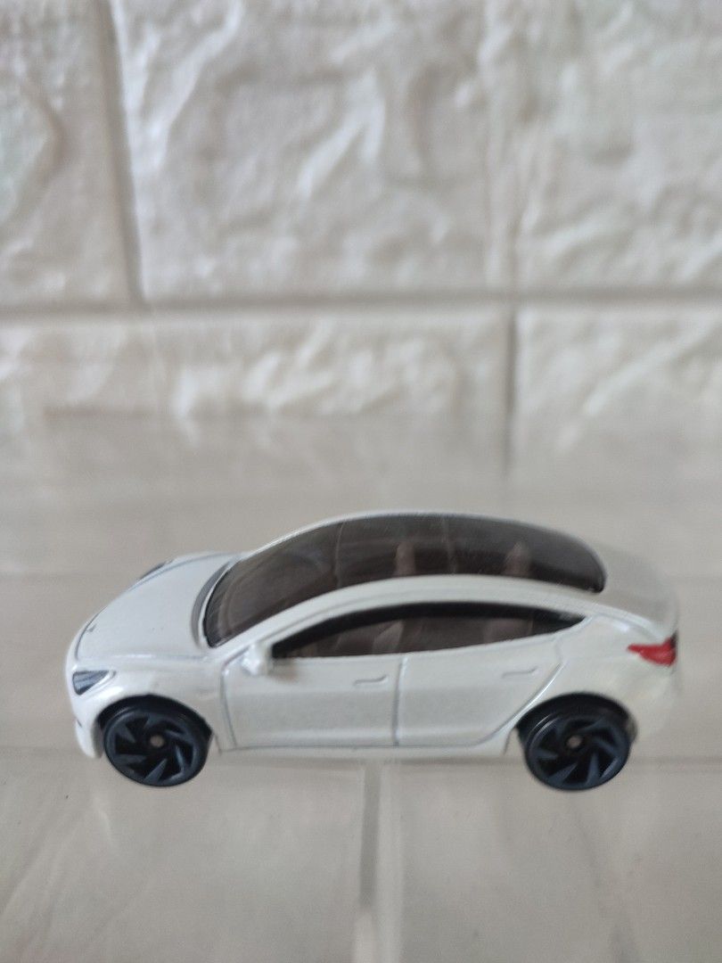 Tesla model 3 loose (Category: Vehicle & Diecast Models) located in Narvacan. Submitted by jigger85 (Listing ID 1465962916, Image 1). Description: mint condition bought in UK loc. ilocos sur can ship thru JNT or LBC.