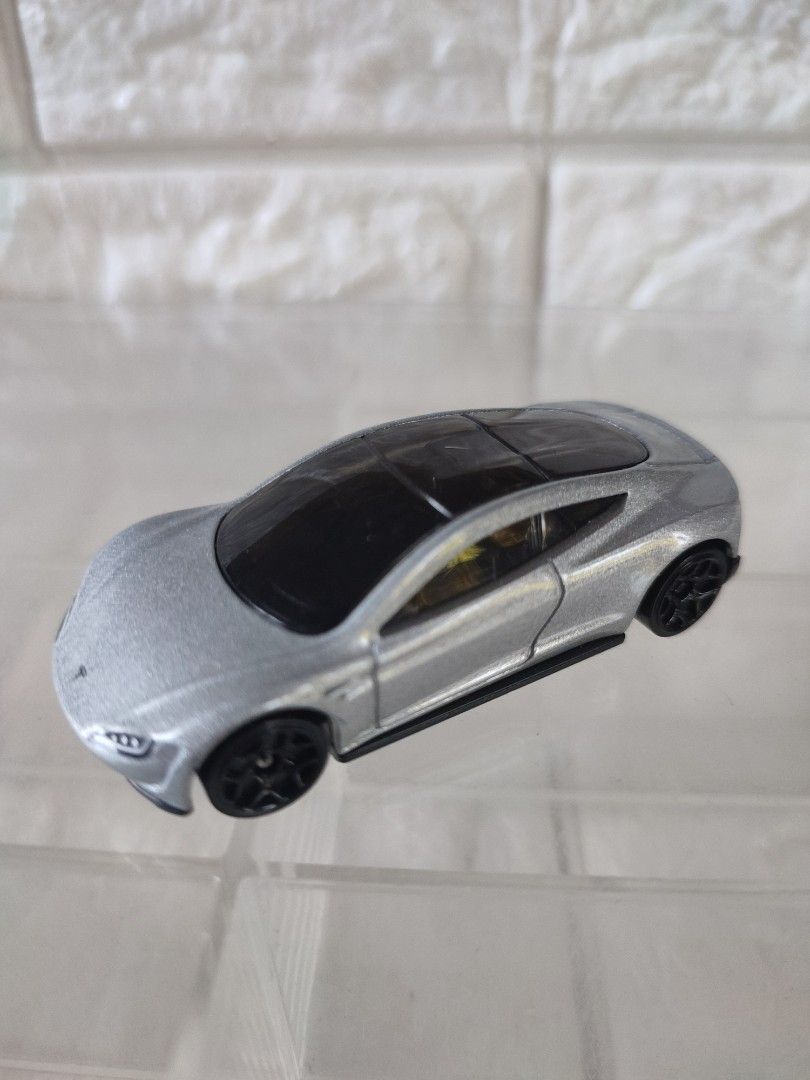 Tesla roadster loose (Category: Vehicle & Diecast Models) located in Narvacan. Submitted by jigger85 (Listing ID 1465963330, Image 2). Description: mint condition bought in UK loc. ilocos sur can ship thru JNT or LBC.