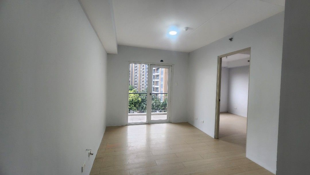 1 Bedroom Condo for rent | The Hive (Category: Apartments & Condos) located in Taytay. Submitted by maverick1421 (Listing ID 1465977110, Image 2). Description: Title: 📍 | 1 Bed Room Condo Unit for Rent Price: ₱22,000 / month Slightly negotiable Key Details: * Unit Type: 1 Bedroom * Floor Area: 36.24 sqm * Condition: Bare (Ready for your own furniture and styling) * Floor Level: 5th Floor * Pet Friendly: Yes 🐾 Utilities: Water Electricity (Kload