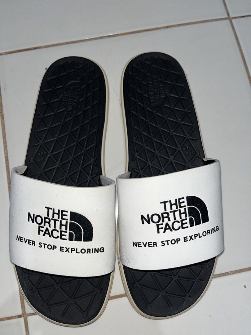 The north face slides (Category: Slippers & Slides) located in Cebu City. Submitted by thrift.sht (Listing ID 1466021170, Image 1). Description: The nort face slides Good condition Size:8-9US.