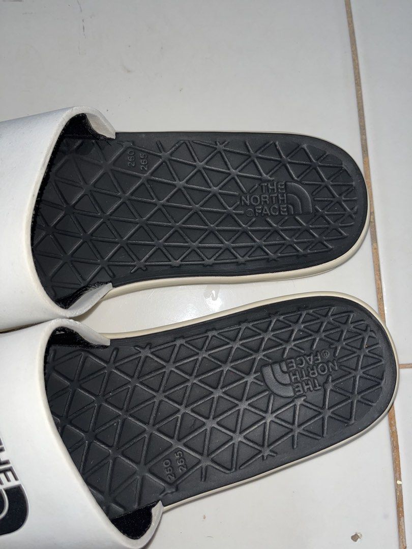 The north face slides (Category: Slippers & Slides) located in Cebu City. Submitted by thrift.sht (Listing ID 1466021170, Image 3). Description: The nort face slides Good condition Size:8-9US.