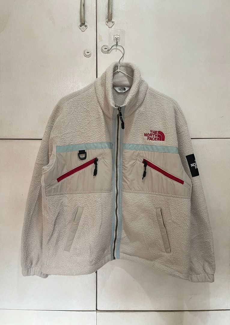 AUTHENTIC THE NORTH FACE STEEP FLEECE JACKET (Category: Coats, Jackets and Outerwear) located in Manila. Submitted by ako.si.lemmor (Listing ID 1466002166, Image 1). Description: This item is legit but thrifted, manage your expectation. Dimes: 22X26 (L) Color rate: 9.5/10 Issue: Needs wash only Ship at your own cost or pickup Mandaluyong..