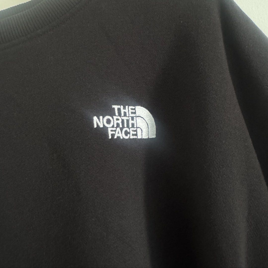 The North Face Sweater (Category: Coats, Jackets and Outerwear) located in Manila. Submitted by apparella.ph (Listing ID 1465958456, Image 3). Description: Used twice Bought in u.s not ukay 💯 Auth Not faded. Black na black. Need lng iron to appreciate Super comfy Got this for almost 4k++ Selling half of the original price Rfs: makuwag masyado sakin Unisex Bust:60 Length:28 Xxl on size. Got this as oversize design tlaga sya :).