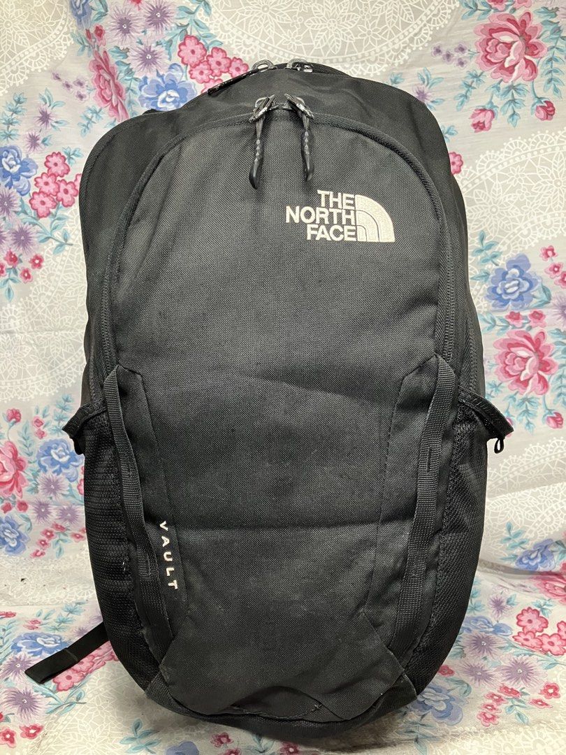THE NORTH FACE VAULT BACKPACK (Category: Backpacks) located in General Mariano Alvarez. Submitted by adonid (Listing ID 1466018861, Image 1). Description: THE NORTH FACE VAULT BACKPACK GOOD CONDITION NORMAL SIGN OF USAGE ONLY.