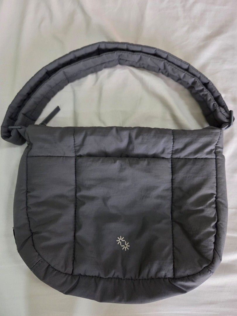The Paper Bunny Puffer Bag (Category: Cross-body Bags) located in Quezon City. Submitted by jaye.elle (Listing ID 1465966503, Image 1). Description: Bag is still in good condition. No stains, insides are clean. Hardware are intact, with a minor flaw- strap buckle has paint chipped off. RFS: Decluttering MOP: Maya/Gcash Shipping at buyer's expense.