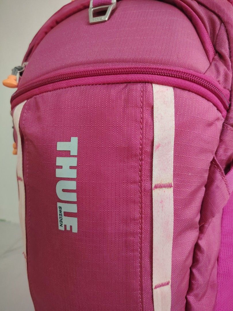 THULE ENROUTE (Category: Laptop Bags & Sleeves) located in Taguig. Submitted by jaybee0822 (Listing ID 1465963924, Image 3). Description: THULE ENROUTE BLUR HOT PINK 26L LAPTOP SIZE FIT UPTO 16" ALMOST BRAND NEW .