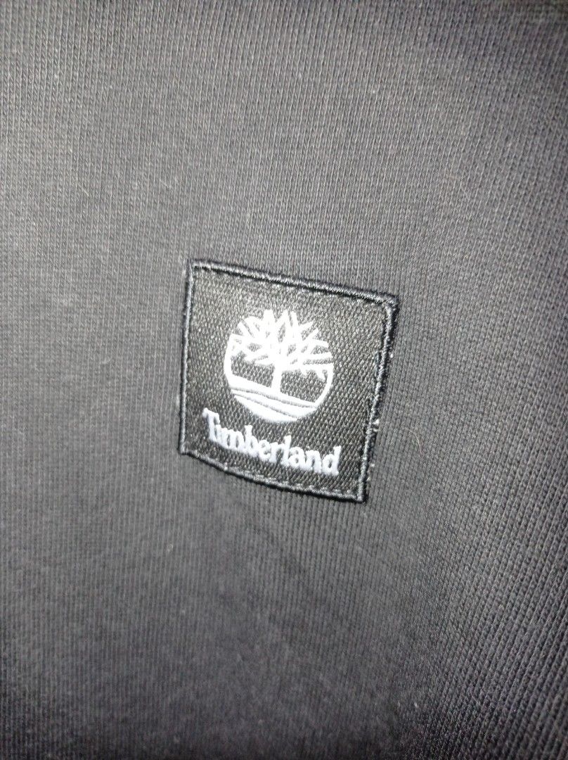 Timberland Side Patch Hoodie (Category: Hoodies) located in Pasig City. Submitted by pureselectionapparel (Listing ID 1466099584, Image 2). Description: Timberland Side Patch Hoodie 🏷️ Size XL on tag Can fit up to XXL Dimes: 25width, 29.5length Excellent Condition Issue: Minor lints sa hood (check last photo), need wash also 350 plus ship Location: Pasig City.
