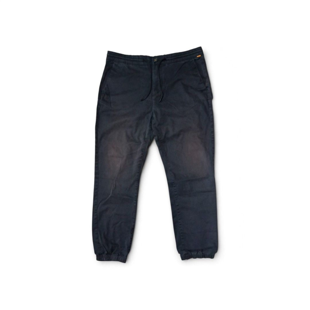 Timberland Trousers (Category: Trousers) located in Manila. Submitted by faded.thrift (Listing ID 1466100983, Image 2). Description: W34 L30 Slight fade on pants.