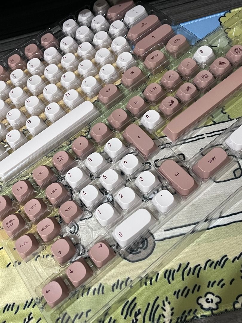 Tiramisu Keycaps (Category: Computer Keyboard) located in Bulacan. Submitted by lexareads (Listing ID 1466151879, Image 2). Description: - 100+ keys - MA profile - brown/white colorway - perfect for thocky builds - comes with free keycap puller.