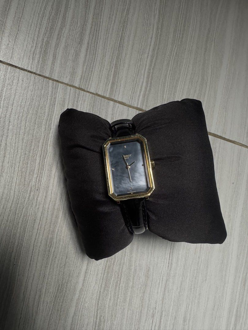 Tissot SRV 30mm (Category: Luxury Watches) located in Quezon City. Submitted by frockph (Listing ID 1466016690, Image 2). Description: T160.110.36.126.00 T160.110.36.126.00 ➡️ Used ➡️ With Box ➡️Original Case size:21.8 x30 mm 316L stainless steel case with PVD coating Scratch-resistant sapphire crystal Mother-of-pearl dial Diamonds Swiss Quartz movement Interchangeable quick release bracelet.