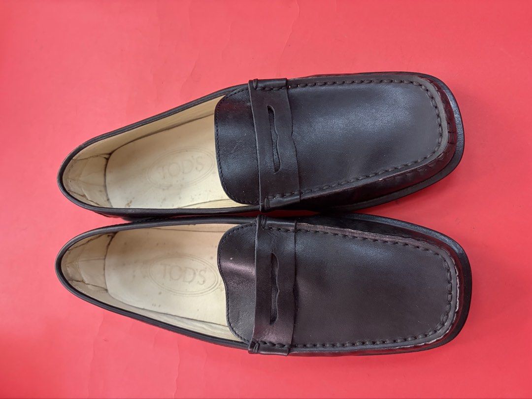Tods lofers (Category: Loafers) located in Manila. Submitted by urbanwear (Listing ID 1466080029, Image 1). Description: .