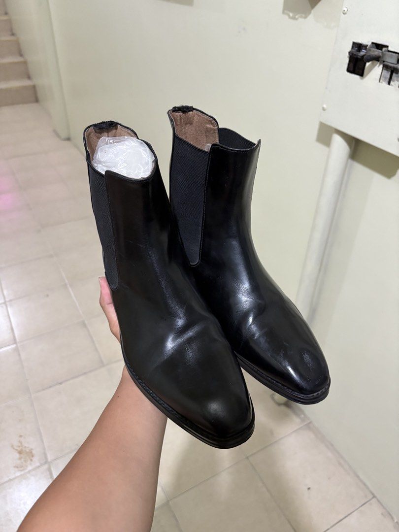 Tomas Club Chelsea boots (Category: Boots) located in Cagayan de Oro. Submitted by _kai.thrift (Listing ID 1466097613, Image 2). Description: .