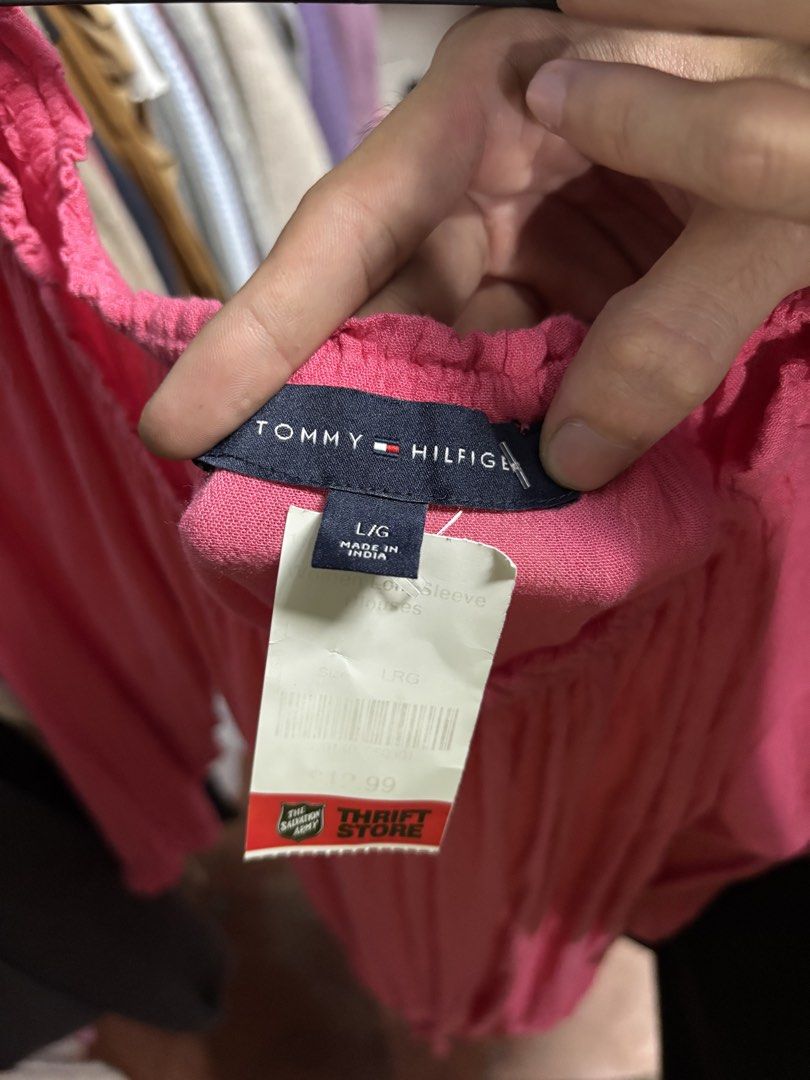 Tommy Hilfiger (Category: Blouses) located in Pila. Submitted by isabelasthriftclothes (Listing ID 1466040888, Image 2). Description: .