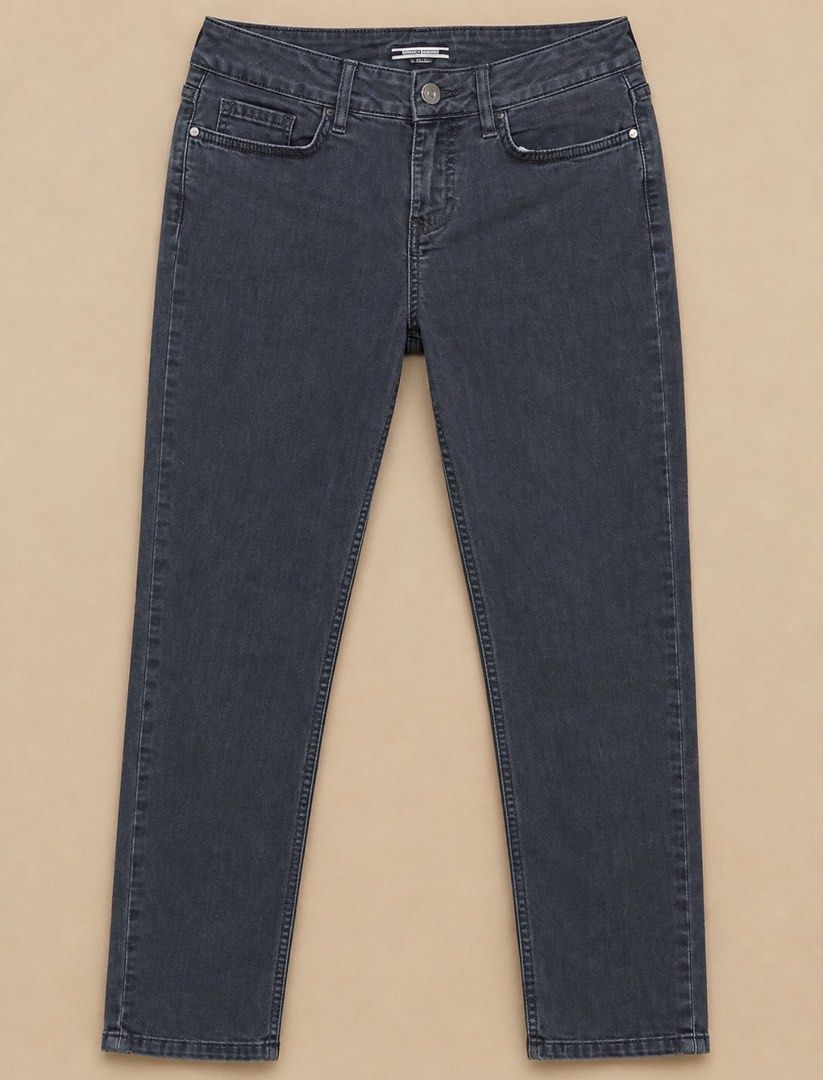 Tommy Hilfiger Dark Gray Jeans Size 4 (Category: Jeans) located in San Mateo. Submitted by cam__cao (Listing ID 1466033360, Image 1). Description: - Brand: Tommy Hilfiger - Color: Dark gray with a subtle washed finish - Size: 4 - Cut: Straight silhouette - Details: Classic five-pocket style, branded metal button closure, and leather logo patch - Condition: Excellent, perfect for everyday casual outfits •Button is a bit worn from use, but still fi