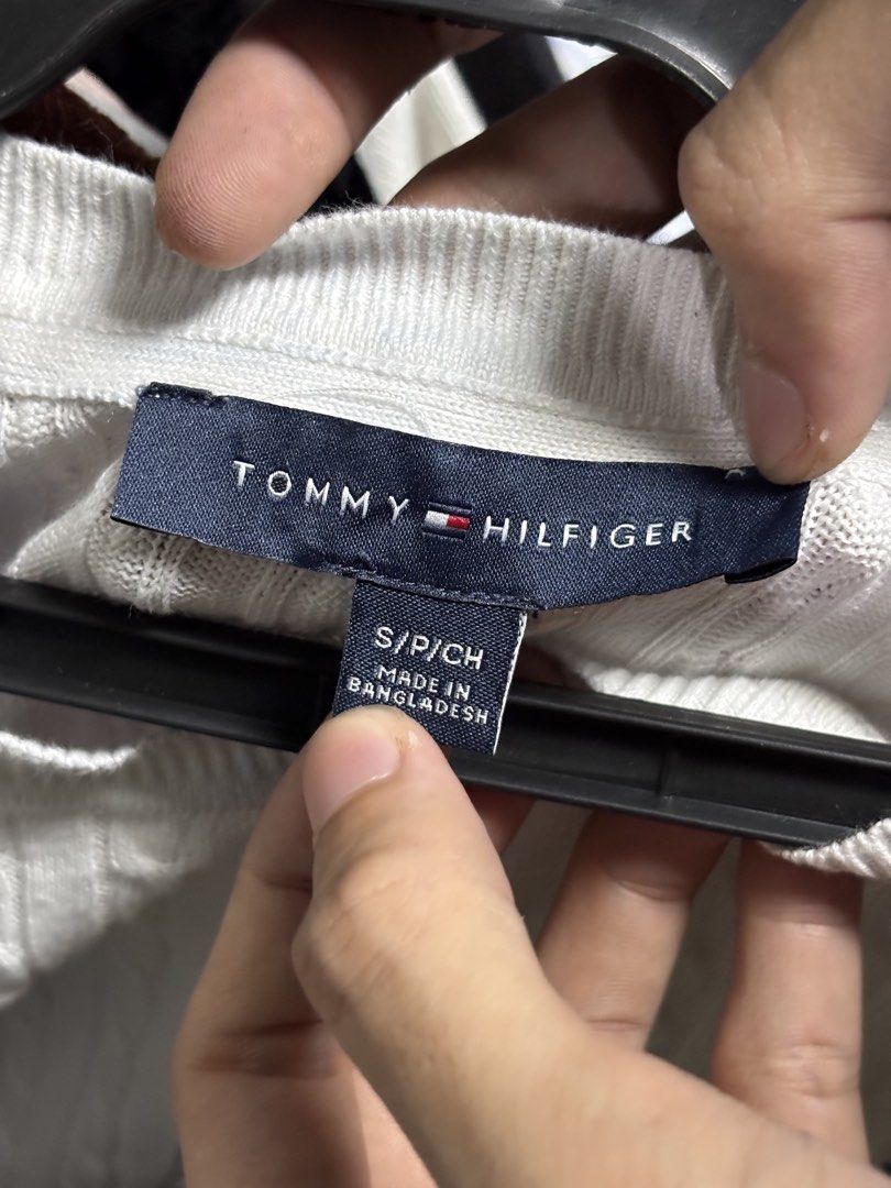 Tommy Hilfiger Knitted Longsleeves (Category: Longsleeves) located in Pila. Submitted by isabelasthriftclothes (Listing ID 1466034827, Image 2). Description: .