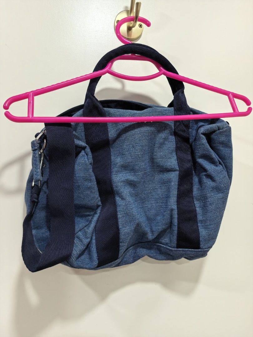 Tommy Hilfiger Mini Duffle Bag (Category: Cross-body Bags) located in Taguig. Submitted by ariasclosetph (Listing ID 1465979850, Image 3). Description: .