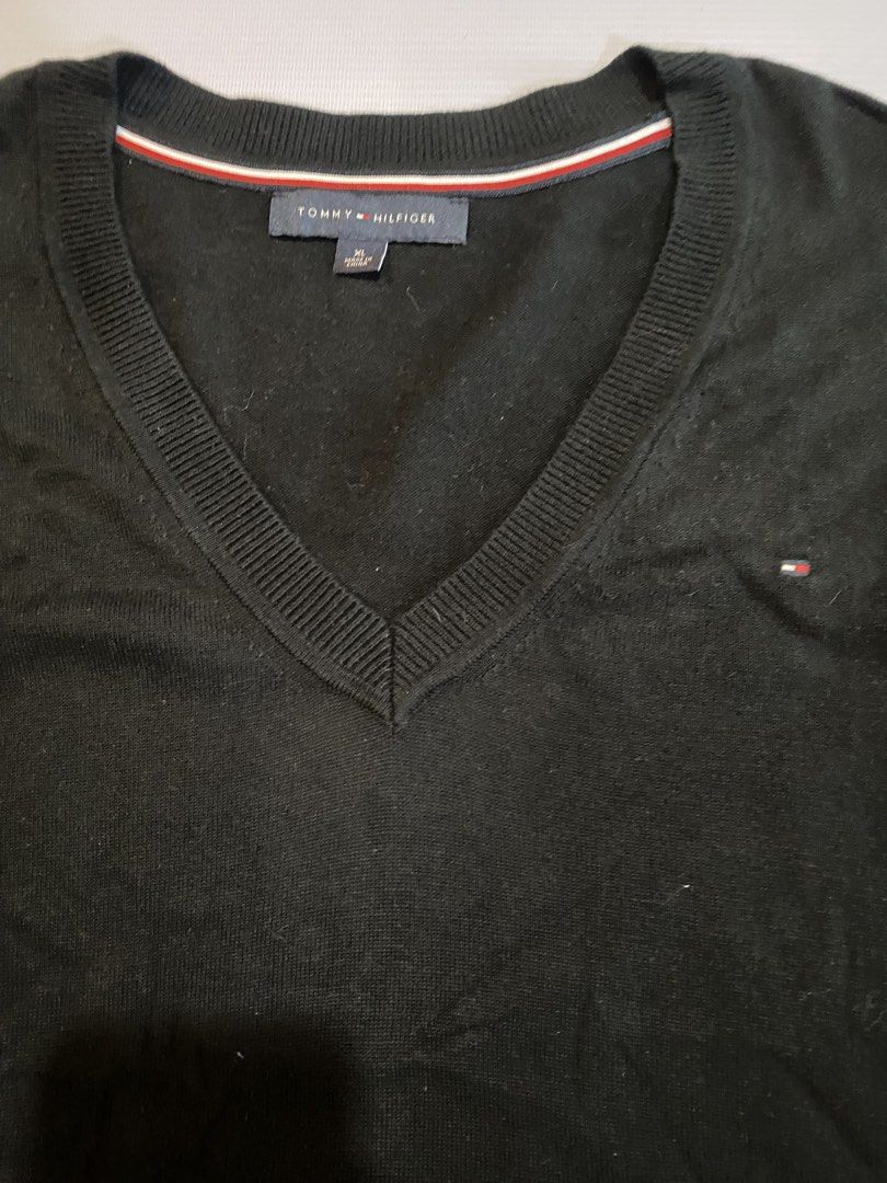 tommy Hilfiger v neck sweater (Category: Coats, Jackets and Outerwear) located in Tacloban City. Submitted by denden_bushi (Listing ID 1466078131, Image 2). Description: Good condi 21/28 No issue.