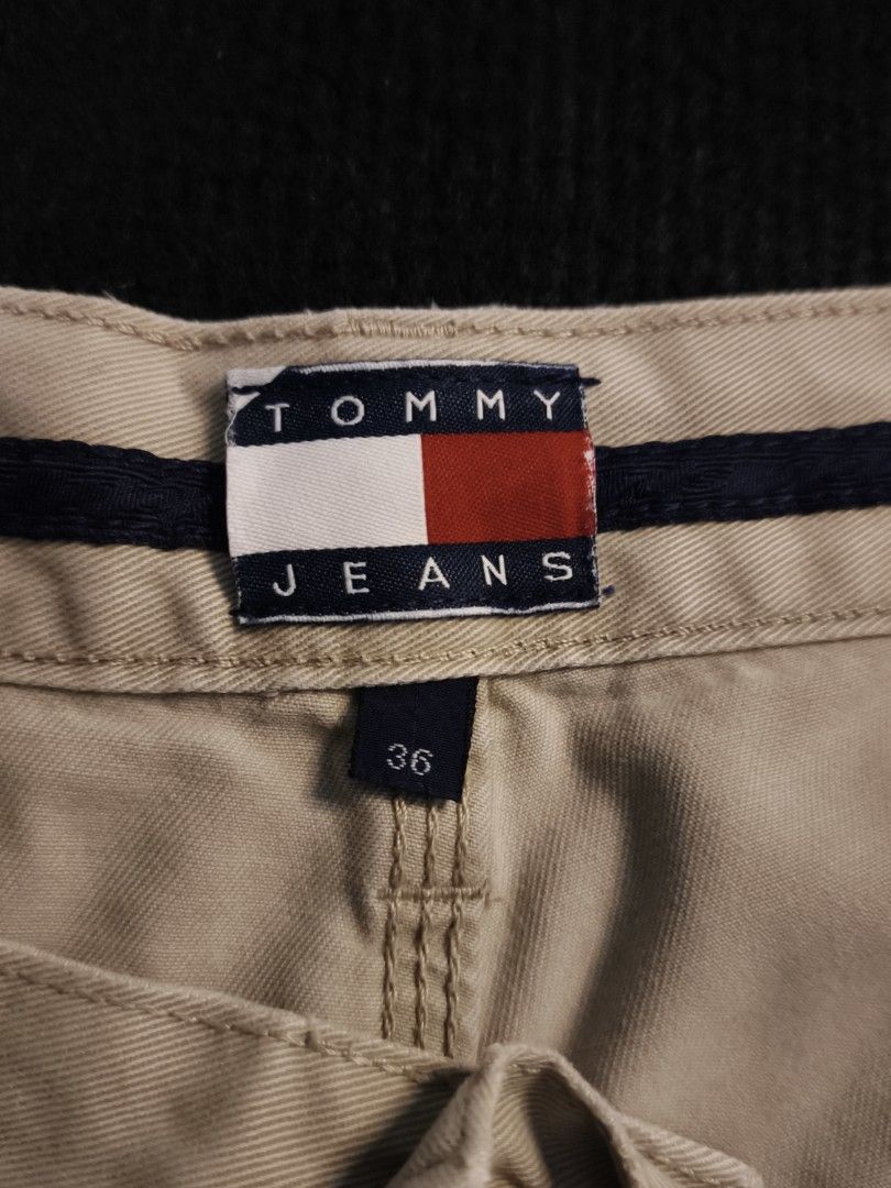 TOMMY JEANS CARPENTER BEIGE JORTS (Category: Shorts) located in San Fernando. Submitted by retro_d (Listing ID 1466140728, Image 3). Description: - TOMMY JEANS CARPENTER BEIGE JORTS - Size: W-36/L-26/T-15/LO-12.5 - Condition: Excellent - Color Rate: 9.5/10 - No Issue.