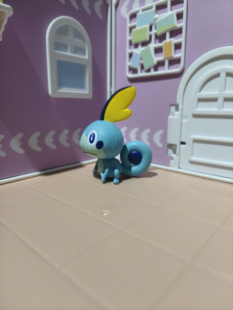 TOMY Pokemon Figure - Sobble (Category: Action & Battle Toys) located in Taguig. Submitted by lilrootshop (Listing ID 1466101071, Image 2). Description: ***Crossposted*** Price: 200 AUTHENTIC Pass sa lowballers! First to pay basis. No COD. For item reservation, a down payment of 50% or 100 pesos (whichever is less) is required. Down payment is non-refundable. One month reservation only. Location: Taguig (near BGC) MOP: GCash / Maya / GoTyme.