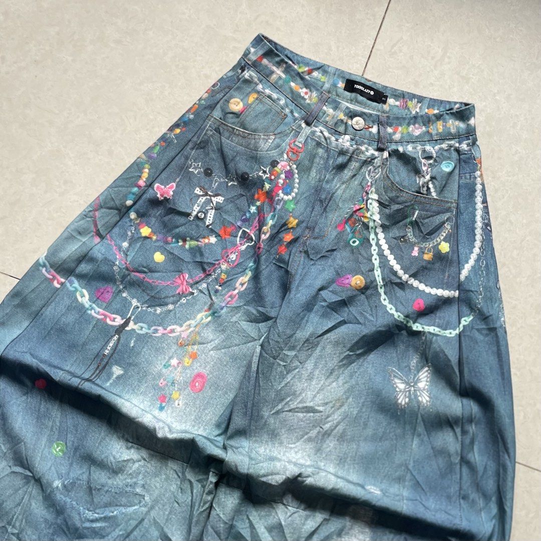 Toolazy baggy pants (Category: Jeans) located in Liloan. Submitted by retro_ken_finds (Listing ID 1465959989, Image 3). Description: (TOOOLAZY) 📐𝐌𝐞𝐚𝐬𝐮𝐫𝐞𝐦𝐞𝐧𝐭 ( 𝒊𝒏 𝒊𝒏𝒄𝒉𝒆𝒔 ) ᴡᴀɪꜱᴛ: 28 | ʟᴇɴɢᴛʜ: 41.5 ᴛʜɪɢʜ: 14 | ʜᴇᴍ: 11 • ᴄᴏɴᴅɪᴛɪᴏɴ: 10/10 • ᴄᴏʟᴏʀ ʀᴀᴛᴇ: 10/10 _______________________________ 🅼🅸🅽🅴: 1200.