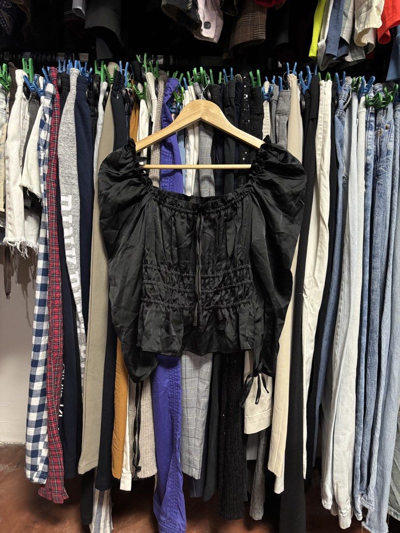 topshop puff blouses (Category: Blouses) located in Pila. Submitted by isabelasthriftclothes (Listing ID 1466093752, Image 1). Description: .