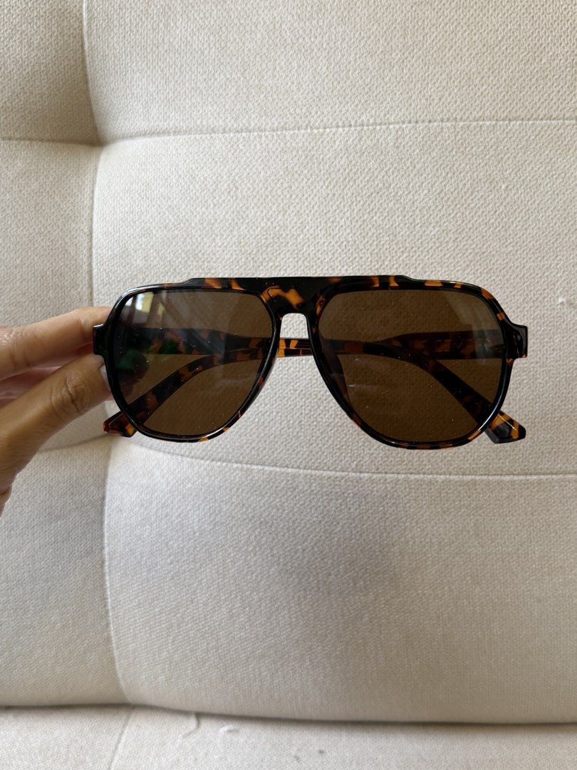 Tortoise shell aviator sunglasses with black pouch (Category: Sunglasses & Eyewear) located in Pasig City. Submitted by miss_abuelita (Listing ID 1465975413, Image 1). Description: - Style: Flat top aviator sunglasses - Color: Tortoise shell frame with brown tinted lenses - Design: Unisex, ideal for everyday wear - Inclusion: Free black drawstring pouch for storage.