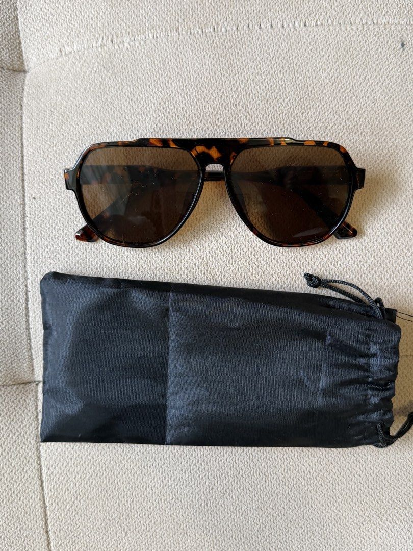 Tortoise shell aviator sunglasses with black pouch (Category: Sunglasses & Eyewear) located in Pasig City. Submitted by miss_abuelita (Listing ID 1465975413, Image 3). Description: - Style: Flat top aviator sunglasses - Color: Tortoise shell frame with brown tinted lenses - Design: Unisex, ideal for everyday wear - Inclusion: Free black drawstring pouch for storage.