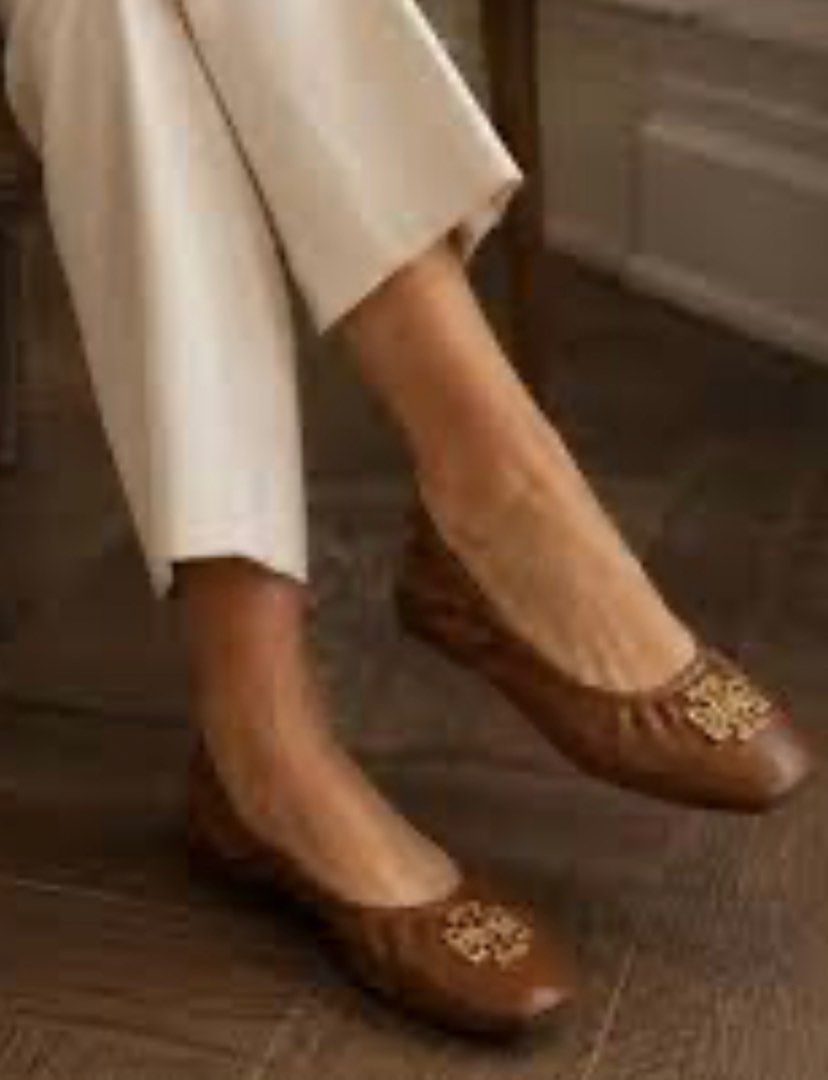 Tory Burch Britten Brown Leather Elastic Flat Ballet Shoe 6M (Category: Flats & Sandals) located in San Pablo. Submitted by restoredchic (Listing ID 1466072533, Image 2). Description: Authentic Tory Burch Britten Leather Ballet Flats in a rich brown colorway A classic, round-toe scrunch-elasticated ballet flat designed for effortless, flexible wear. Cleaned and Sanitized With Topy Sole protector US Size 6M Fit for Narrow and Normal fit only. Not 