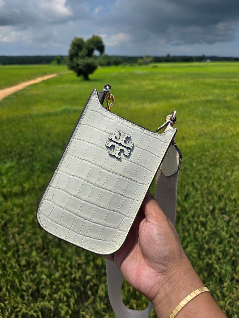 TORY BURCH CROCS CP SLING (Category: Luxury Bags & Wallets) located in Baguio. Submitted by legitbuyerpoako (Listing ID 1465958378, Image 1). Description: FREE SF GAGAMITIN NLANG NOTHING TO EXPLAIN.