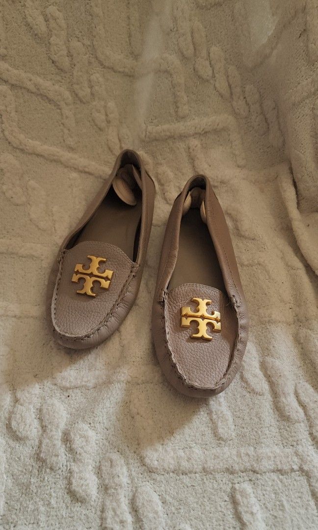 Tory burch everly driver Loafers tumbled leather (Category: Loafers) located in Manila. Submitted by talishang_ (Listing ID 1466007105, Image 2). Description: .