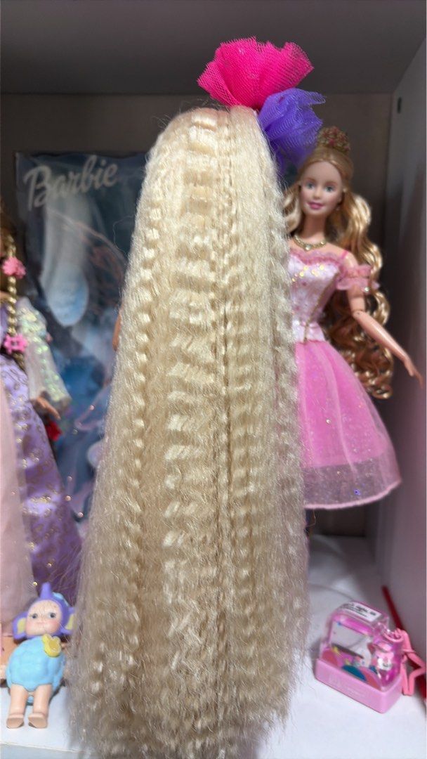 Totally Hair Barbie 1992 (Category: Kids Toys) located in Liloan. Submitted by leodumagsagighe (Listing ID 1465959636, Image 3). Description: ✨ PRELOVED TOTALLY HAIR DOLL✨ 💖 Glued 1 arm 💖 Good overall condition 💖 May have minor flaws due to age/preloved condition 💖 What you see is what you get — please check photos carefully 📌 First to pay = priority 📌 Please manage expectations regarding preloved/vintage items. Happy doll hunting! 🎀✨.