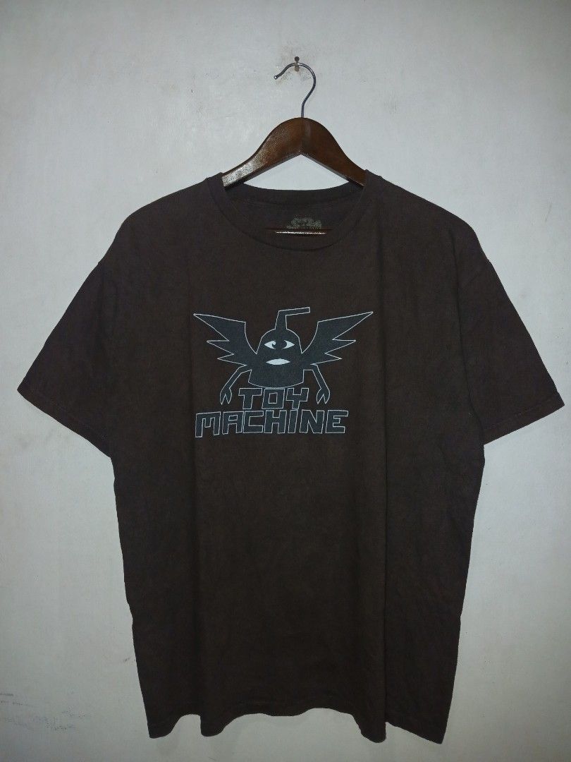 Toy Machine Brown Graphic T-Shirt (Category: Tshirts & Polo Shirts ) located in Manila. Submitted by ninshok (Listing ID 1466092499, Image 1). Description: - Brand: Toy Machine - Color: Brown - Style: Short sleeve crew neck graphic t-shirt - Design: Iconic character logo printed on chest - Condition: Great casual piece with minimal wear - Ideal for: Skating and everyday streetwear.