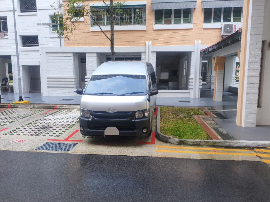 Toyota Hiace Commuter (Category: Used Commercial Vehicles for Sale) located in Singapore. Submitted by ian9669 (Listing ID 1465971892, Image 2). Description: Anyone interested in getting a combi of ur own? Full tank 60litre, mileage average near to 600km. Things changed recently: * Android player, JBL speakers. *Valve cover n seal. *Aircon compressor "still under warranty left 3mths". *Front lower arms, links, wheel bearing all changed mths back.