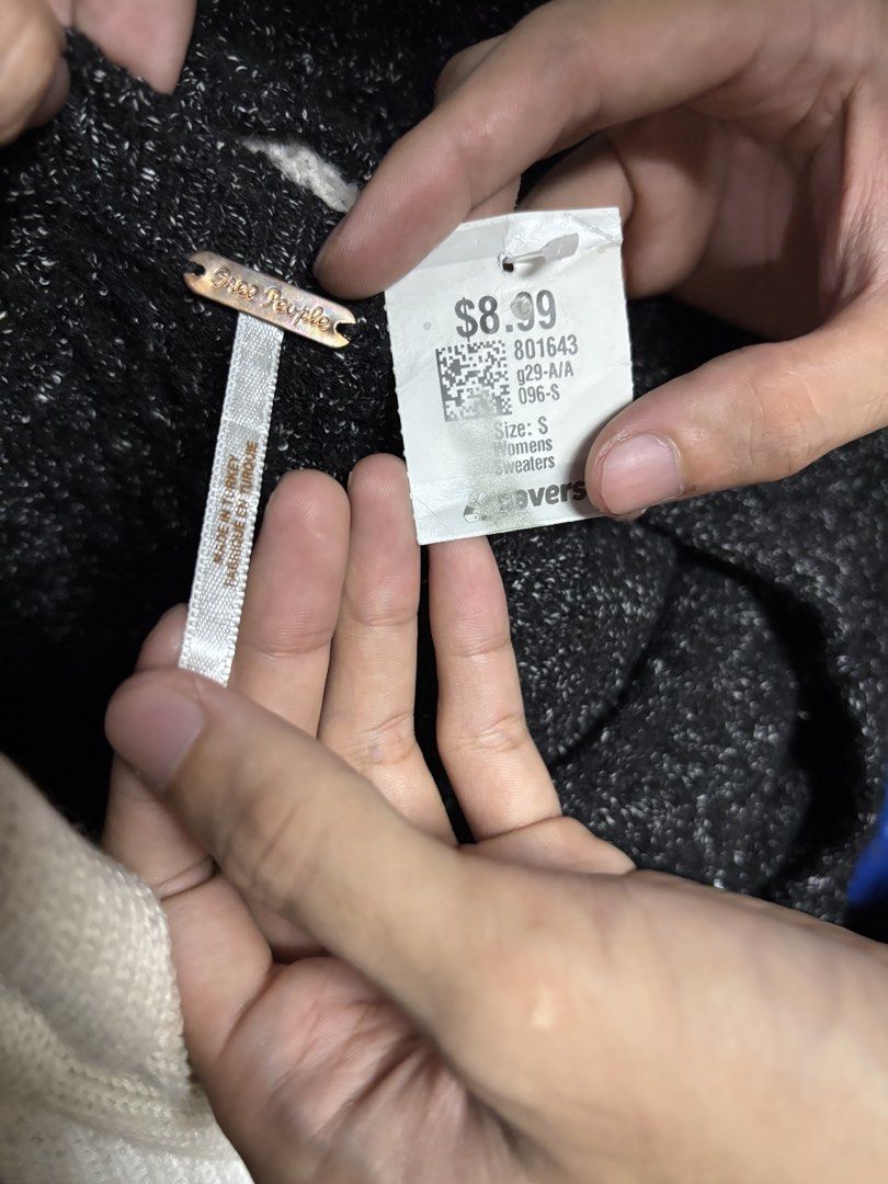 tree people sweater longsleeve (Category: Coats, Jackets and Outerwear) located in Pila. Submitted by isabelasthriftclothes (Listing ID 1466112136, Image 2). Description: .