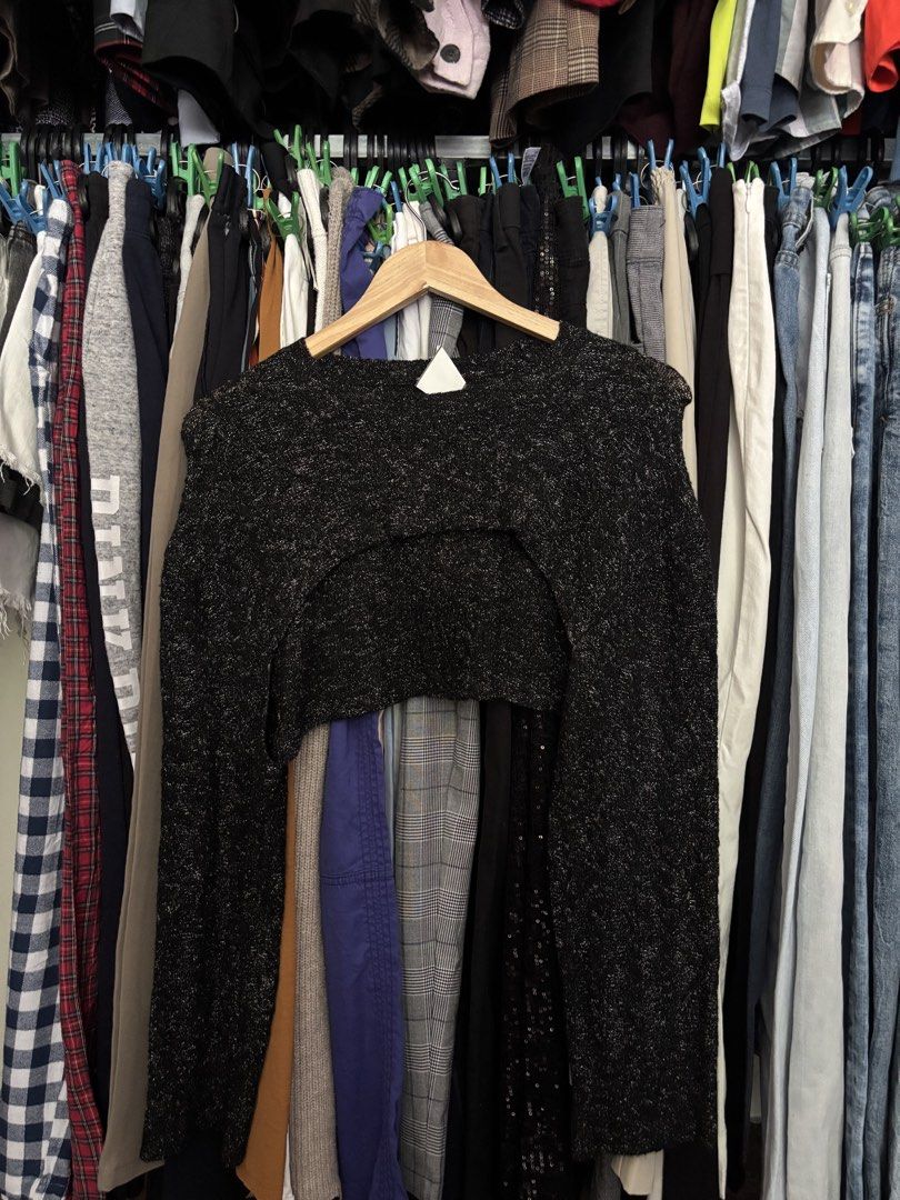 tree people sweater longsleeve (Category: Coats, Jackets and Outerwear) located in Pila. Submitted by isabelasthriftclothes (Listing ID 1466112136, Image 1). Description: .
