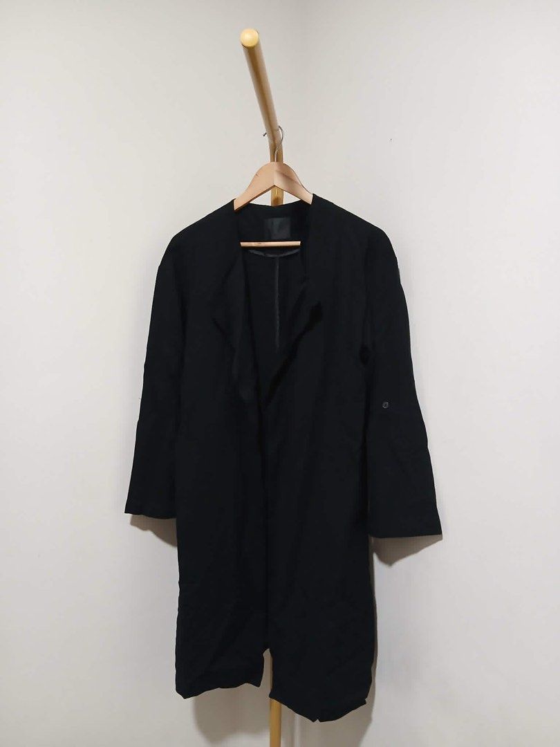 Trench Coat (Category: Coats, Jackets and Outerwear) located in Mexico. Submitted by studioleraph (Listing ID 1465989135, Image 1). Description: Measurements: Shoulder: 20 Chest: 22 Length: 37 Arm Hole: 16 🛍️ Perfect for your personal wardrobe 🫶 👗 The actual item being sold is the original garment shown in the product photos. Small differences in fit, drape, color, texture, or details may occur. 💌 Condition: • Preloved; Please wash the items 