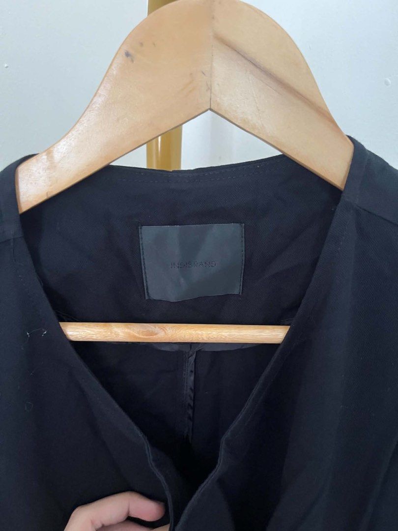 Trench Coat (Category: Coats, Jackets and Outerwear) located in Mexico. Submitted by studioleraph (Listing ID 1465989135, Image 2). Description: Measurements: Shoulder: 20 Chest: 22 Length: 37 Arm Hole: 16 🛍️ Perfect for your personal wardrobe 🫶 👗 The actual item being sold is the original garment shown in the product photos. Small differences in fit, drape, color, texture, or details may occur. 💌 Condition: • Preloved; Please wash the items 