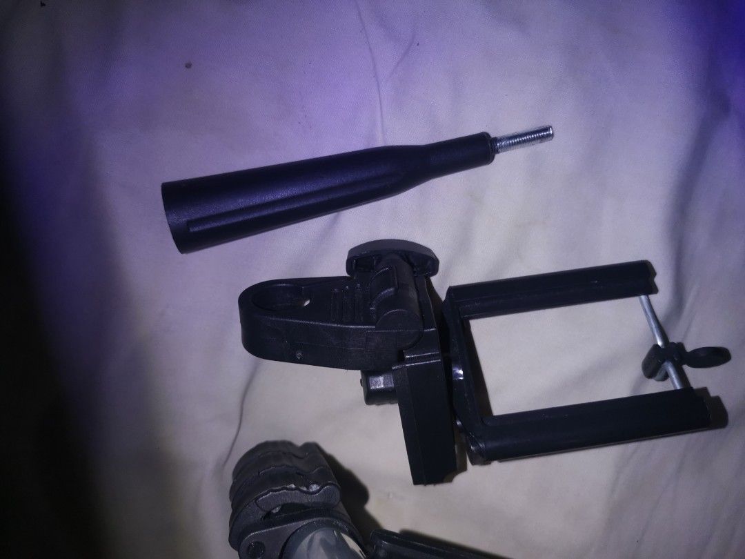 Tripod for vlogging (Category: Other Accessories) located in Makati City. Submitted by j.angelxa (Listing ID 1466035123, Image 3). Description: issue nawawala 'yung maliit na lock knob / tightening screw para sa tilt joint nitong phone holder meetup around makati or umak (front gate) MOP: Gotyme/Gcash/Cash.