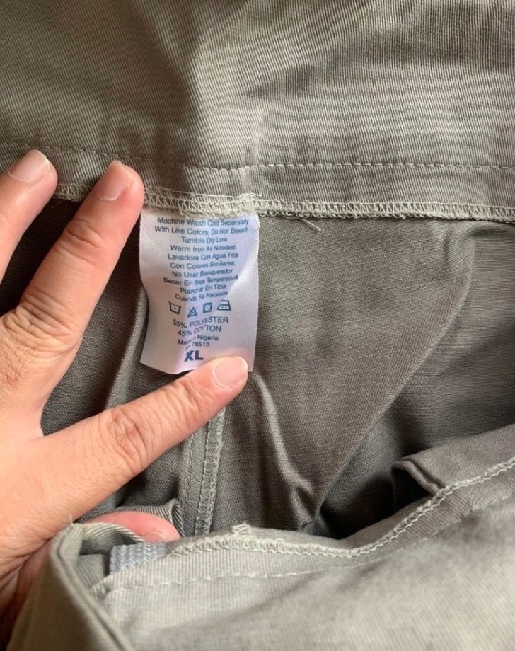Trouser Grey Womens (Category: Jeans) located in Valenzuela. Submitted by clickandshoppreloved (Listing ID 1466027543, Image 3). Description: Trouser Grey For Womens Onhand, XL ontag Waist : 32in Height: 37 Color : Grey (Excellent Condition, Good As New).