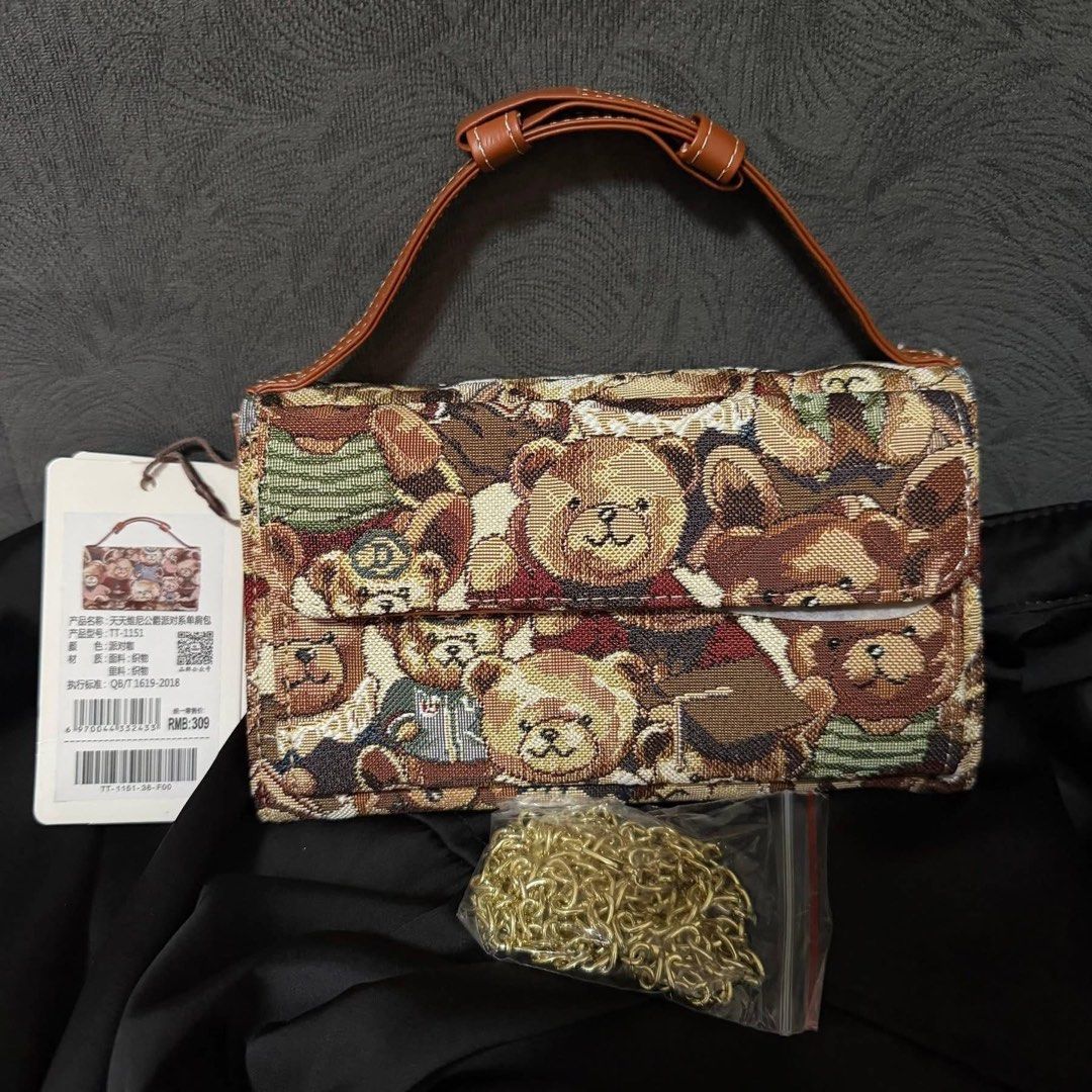 TTWN Bear Phone Wallet bag (Category: Wallets & Card holders) located in Santa Cruz. Submitted by vendrenee (Listing ID 1466047468, Image 2). Description: .