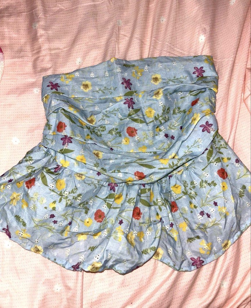 Tube Top (XS-S) (Category: Sleeveless) located in Manila. Submitted by beya_11111 (Listing ID 1465976559, Image 1). Description: .