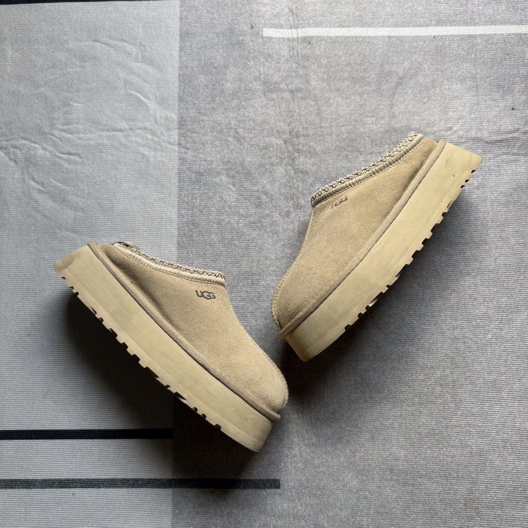 UGG Tazz Slippers (Category: Boots) located in Baguio. Submitted by puss_n_boots2600 (Listing ID 1466154267, Image 1). Description: UGG Size 39 Needs Cleaning.