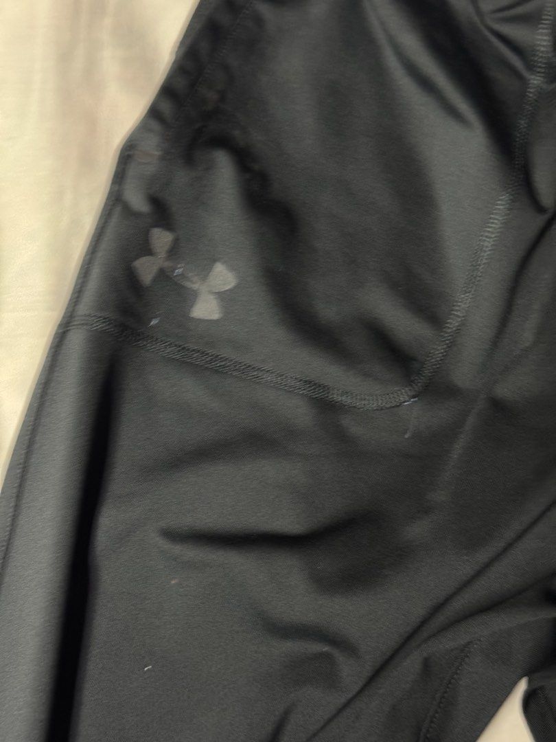 Under Armour Black Training Pants Size MD/M (Category: Activewear) located in Manila. Submitted by seangoart (Listing ID 1466077880, Image 3). Description: - Brand: Under Armour - Color: Black - Size: MD/M (Loose fit) - Material: Body: 88% polyester, 12% elastane; Insert: 92% polyester, 8% elastane - Waistband: Elastic with contrast trim - Pockets: Secure zippered pocket on the left thigh - Features: Ankle zippers for easy wear - Origin: Made in 