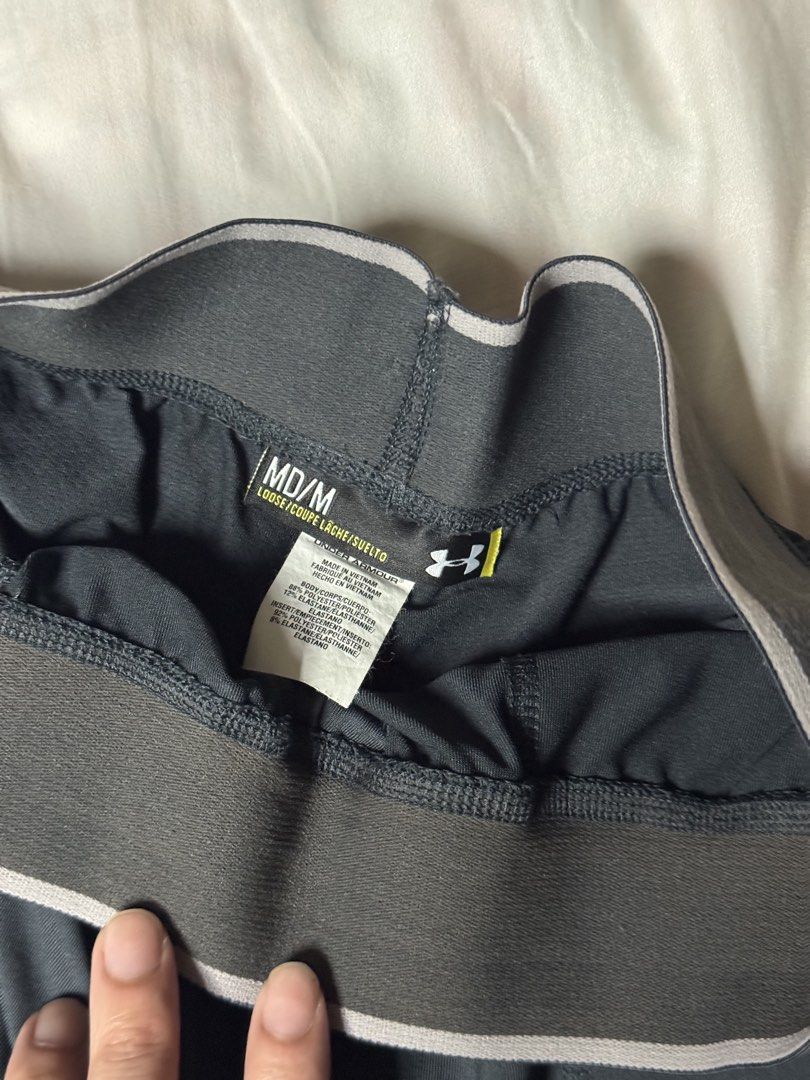 Under Armour Black Training Pants Size MD/M (Category: Activewear) located in Manila. Submitted by seangoart (Listing ID 1466077880, Image 2). Description: - Brand: Under Armour - Color: Black - Size: MD/M (Loose fit) - Material: Body: 88% polyester, 12% elastane; Insert: 92% polyester, 8% elastane - Waistband: Elastic with contrast trim - Pockets: Secure zippered pocket on the left thigh - Features: Ankle zippers for easy wear - Origin: Made in 